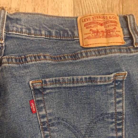 Levis 512 Womens 16M Perfectly Slimming Stretch Light Wash Jeans measures 32x31 - Picture 10 of 10